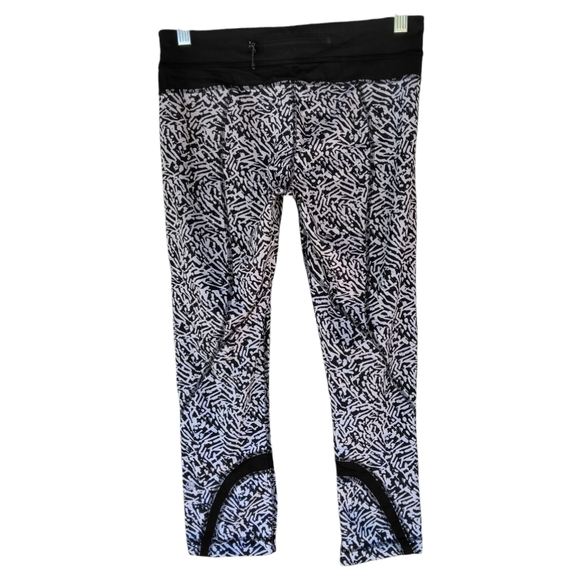 Lululemon Inspire Crop II All Full-On Luxtreme Black White Animal Print Size 6 - Picture 7 of 12
